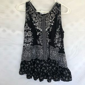 Black and white design top